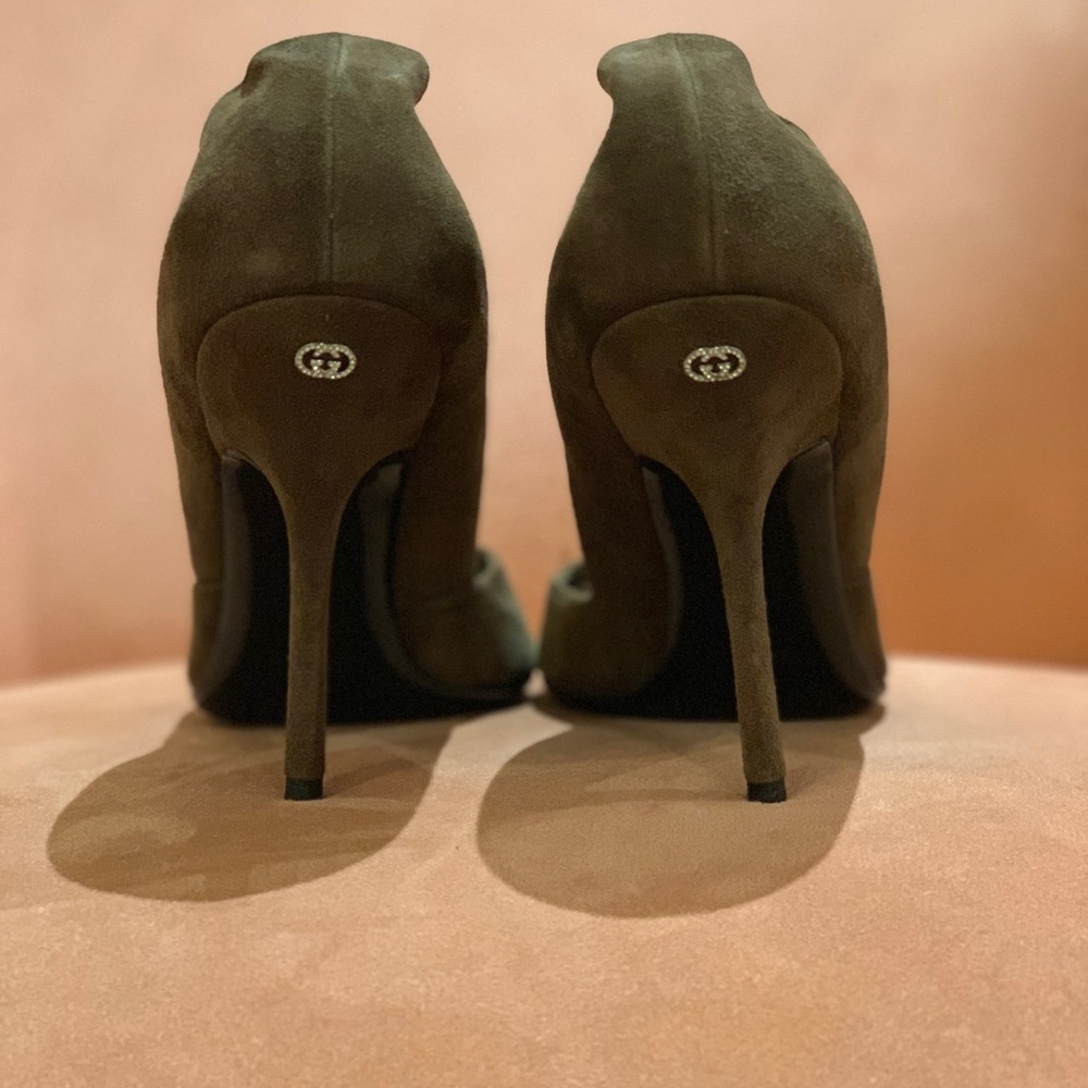 Authentic Gucci peep toe shoe